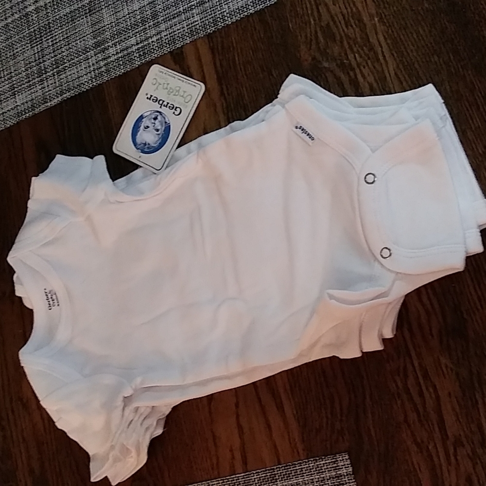 NWT 5 Pack 0-3 Month Onsies